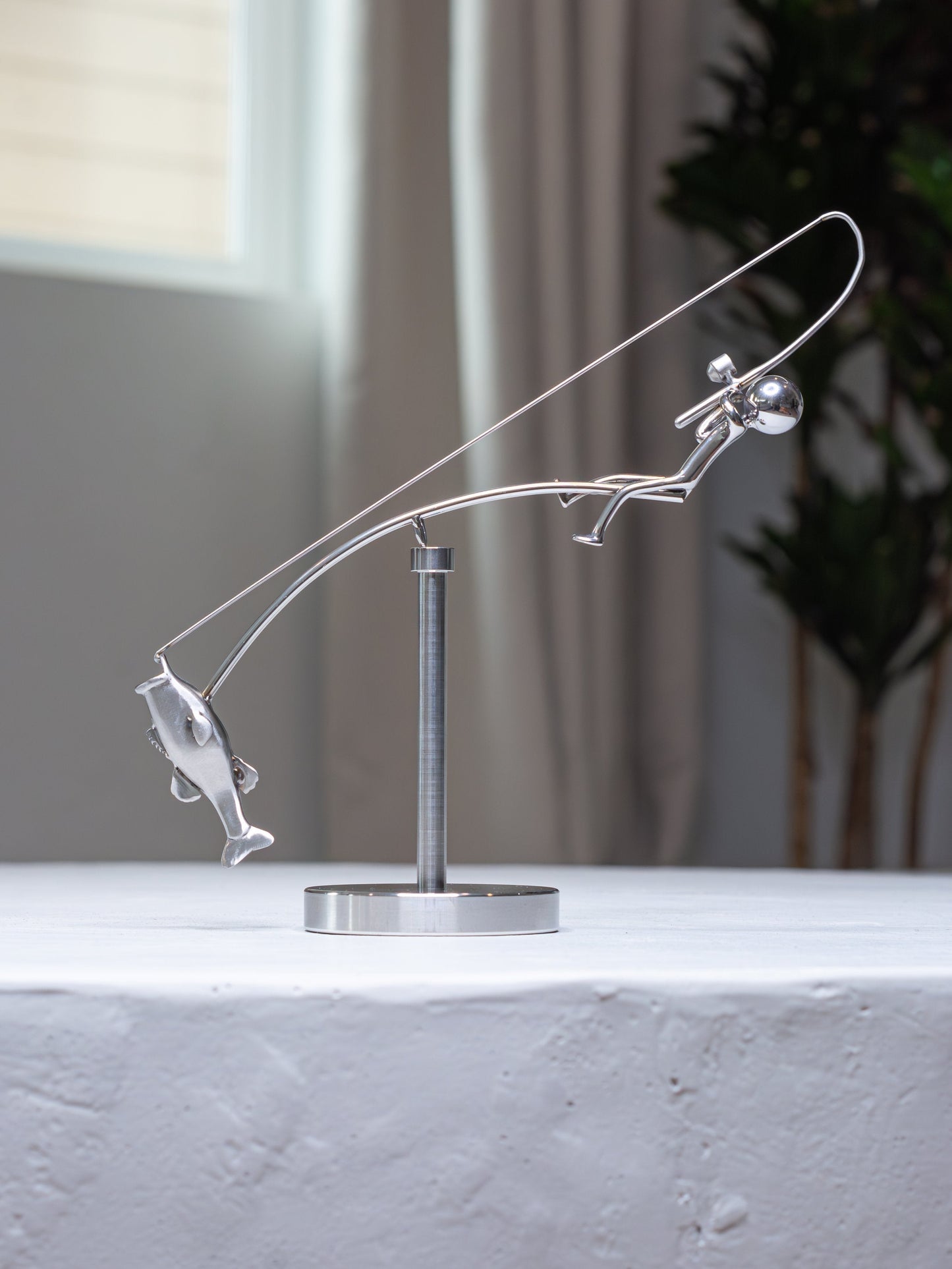 🎣Die balancierende Skulptur des Fischers