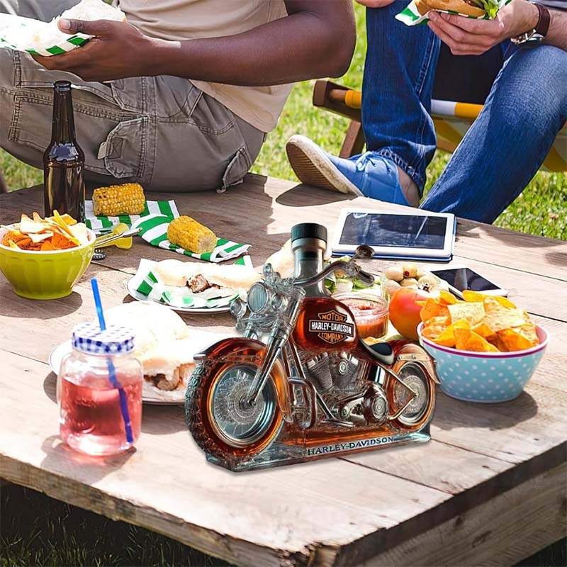 Kreative Motorrad-Glasweinflasche