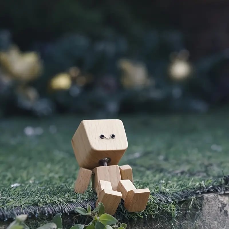 Charmante kleine Holzfigur, die sich mit 12 magnetischen Gesichtsausdrücken bewegt
