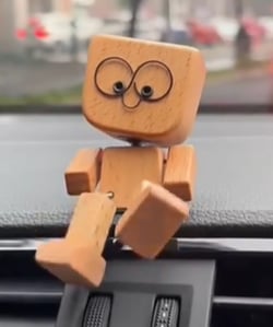 Charmante kleine Holzfigur, die sich mit 12 magnetischen Gesichtsausdrücken bewegt