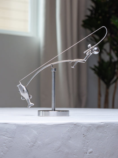🎣Die balancierende Skulptur des Fischers
